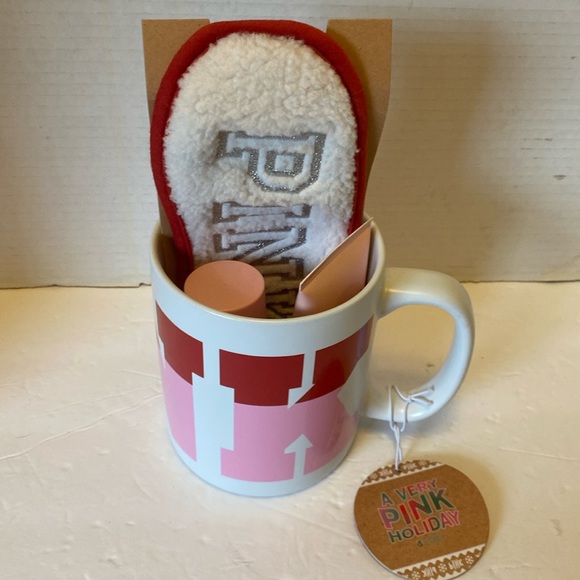 PINK Victoria's Secret Accessories - NWT. Victoria secrets pink filled Holiday gift mug.